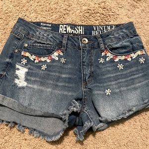 super cute flower jean shorts